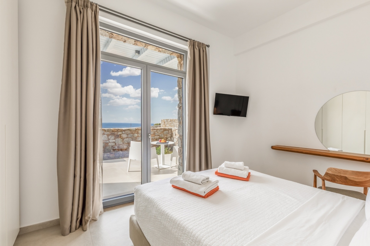 Bedroom 2. Ground floor with sea view.